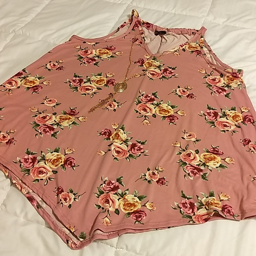 Cute flowered Top, New